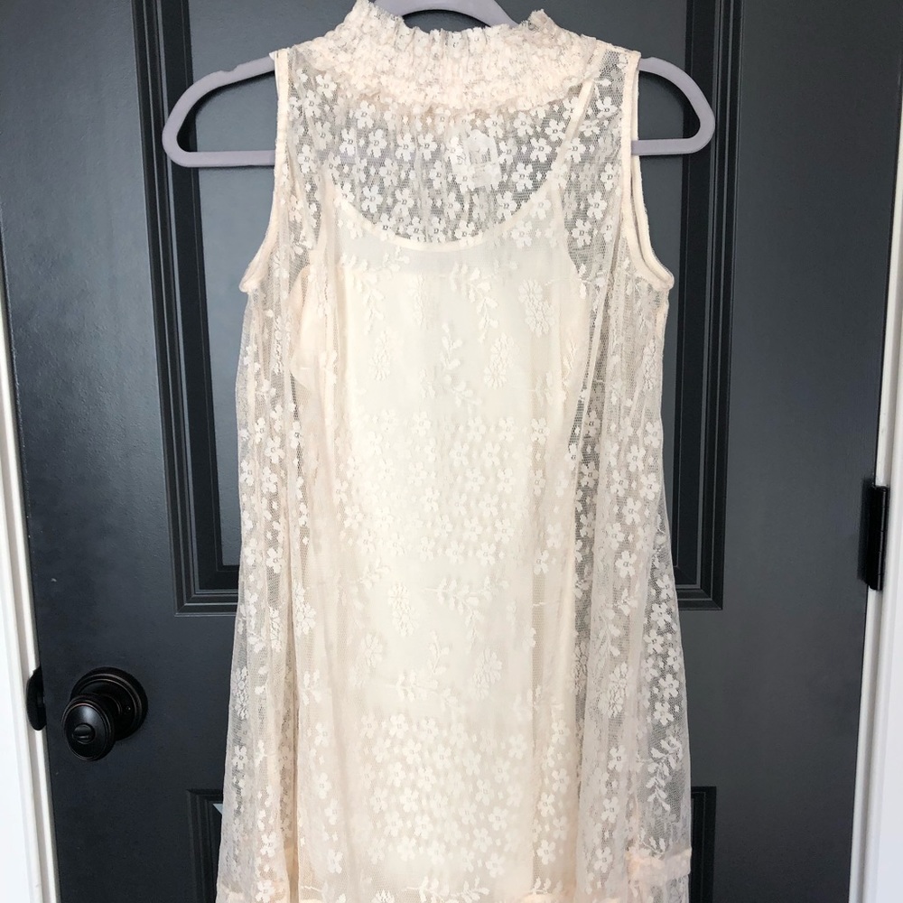 White Lace Sleeveless Dress